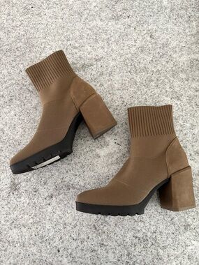 Eileen Fisher spell sock booties Antelope color size 7.5